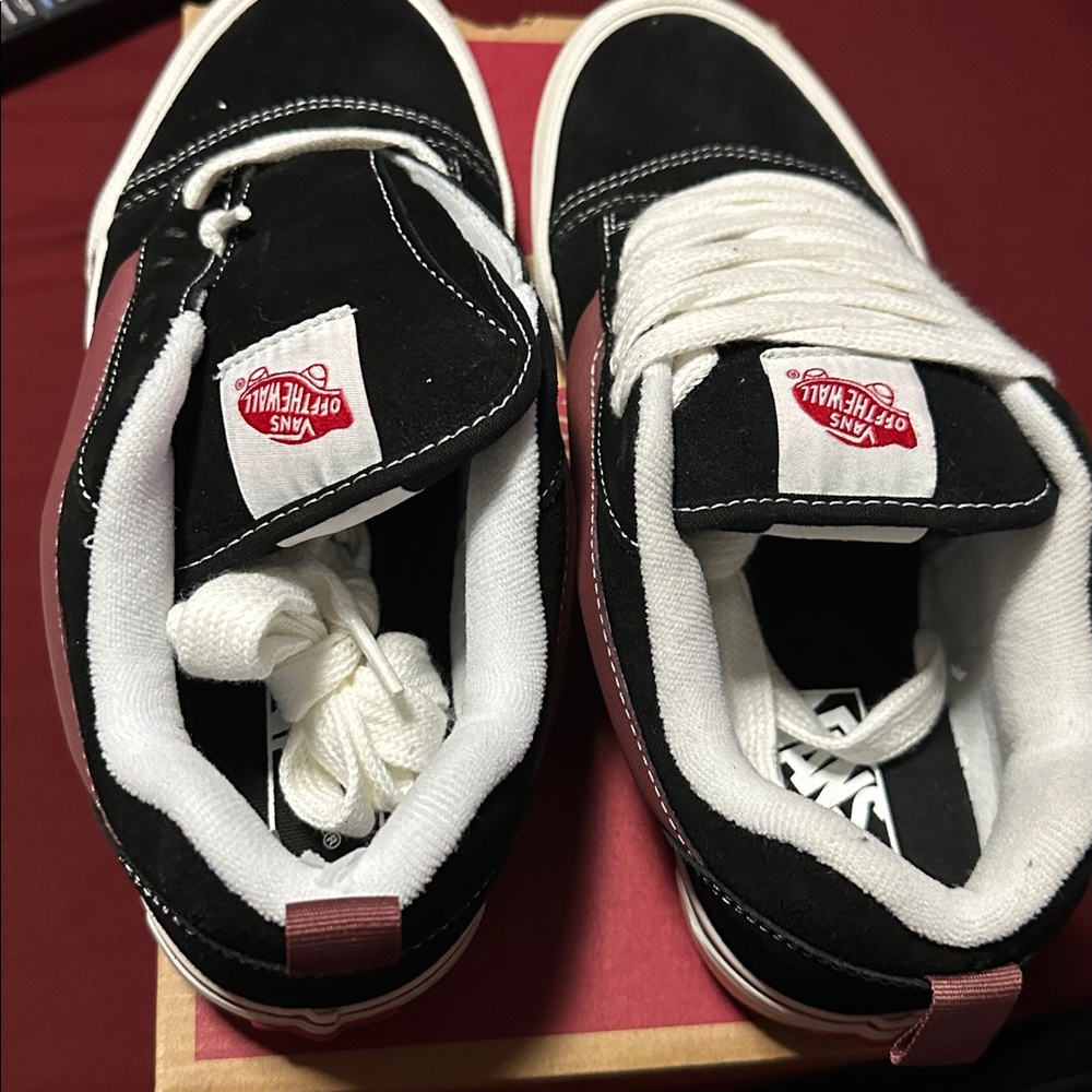 Vans - Picture 3 of 6